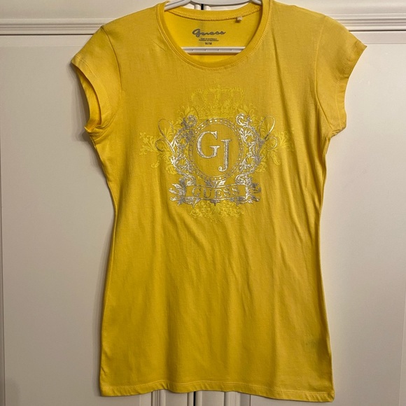NWOT GUESS Women’s short sleeve yellow T-Shirt Size Medium - Picture 1 of 4